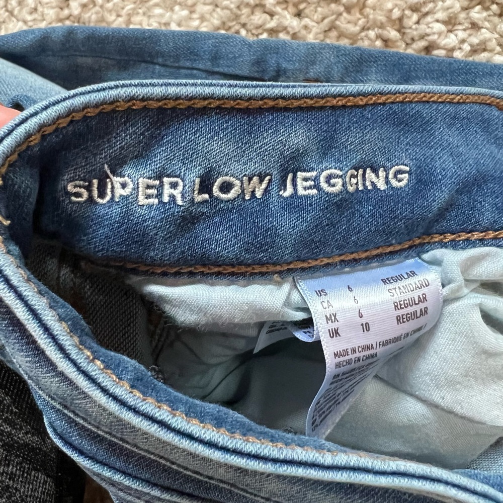 American Eagle skinny jeans